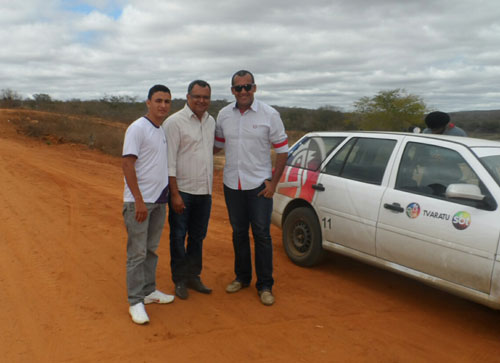 Mais uma equipe de TV registra a história de Elias e seu 'amigo' jacaré