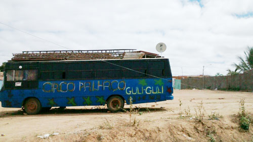 Após ser denunciado por estupro palhaço desarma o circo e bate em retirada