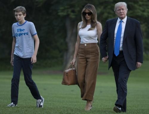 Melania Trump e seu filho deixam Nova York e se mudam para Casa Branca