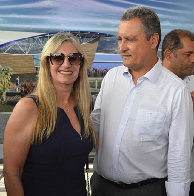 Prefeita de Malhada de Pedras marca presença durante visita do Governador Rui Costa em Brumado