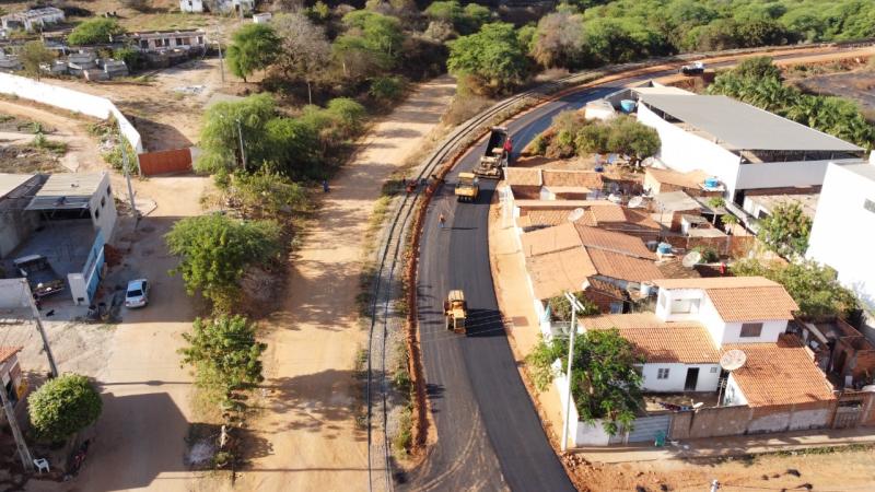 Brumado: Via Marginal com Pavimentação Asfáltica que ligará o Centro à BR-030 já está bastante adiantada