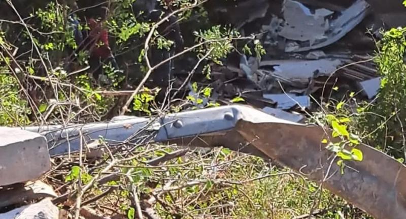 Caminhão frigorifico tomba na BA-148 entre Livramento e Rio de Contas; carregamento de carne é saqueado