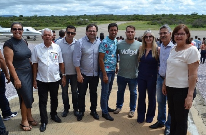 Prefeita de Malhada de Pedras marca presença durante visita do Governador Rui Costa em Brumado