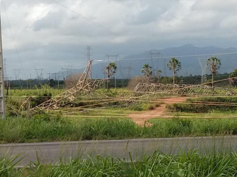 Criminosos destroem torre de transmissão e atacam concessionária no 11º dia de onda de violência no Ceará
