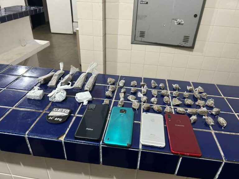 Dois homens são presos durante ação policial no Bairro Baraúnas em Brumado