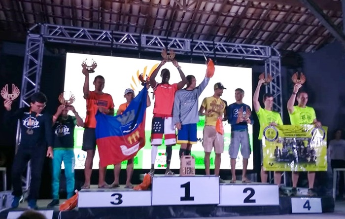 Brumadense Everton Brian é campeão nos 21 km da Ultra Trail Chapada Diamantina, em Mucugê