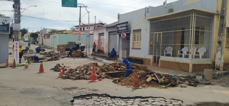 Falta de Esgotamento Sanitário em Brumado contribuí para danos causados nas ruas em tempos chuvosos
