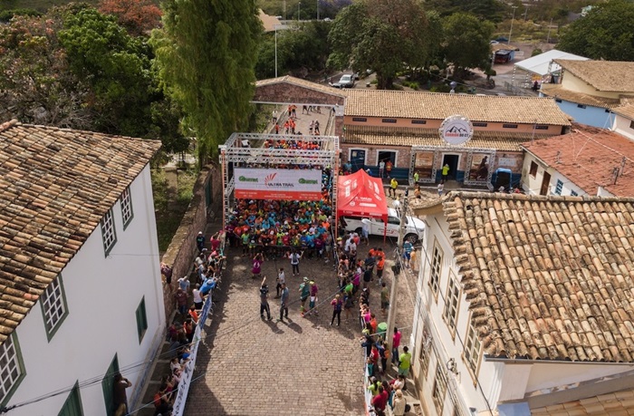 Brumadense Everton Brian é campeão nos 21 km da Ultra Trail Chapada Diamantina, em Mucugê