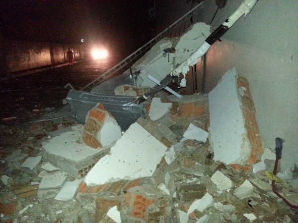 MACAÚBAS:Banco do Brasil fica praticamente destruído após explosão de caixas realizadas por bandidos, nesta madrugada.Assista o vídeo