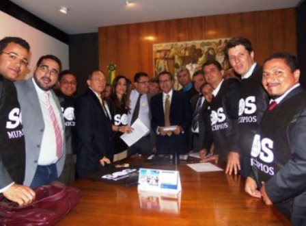 300 prefeitos baianos marcham em direção a Brasília