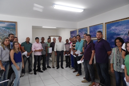 PREFEITURA: NOVOS FUNCIONÁRIOS SÃO EMPOSSADOS