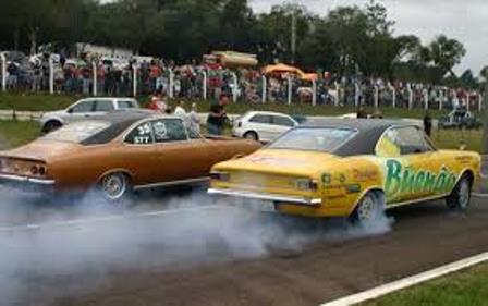 Pena de prisão elevada para quem matar em 'rachas' é sancionada pela presidente Dilma