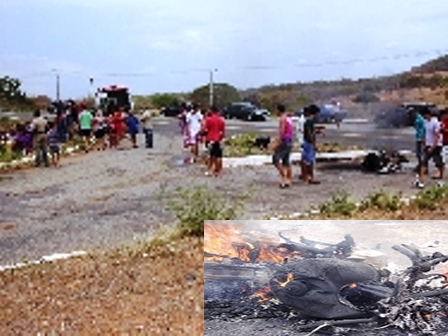 Moto pega fogo após acidente no trevo de Mutans