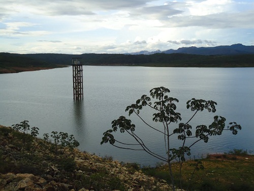Três pessoas desaparecem após barco afundar em Rio de Contas