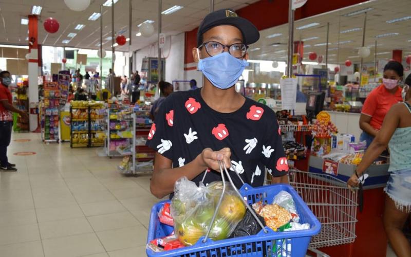 Mais de 256 mil estudantes já receberam o vale-alimentação estudantil