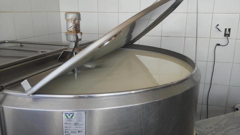 Agentes da ADAB encontram irregularidades em laticínio de Brumado