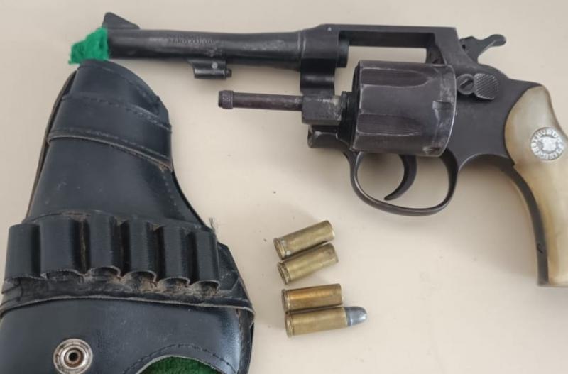 Homem é preso por porte ilegal de arma de fogo em evento na zona rural de Guanambi