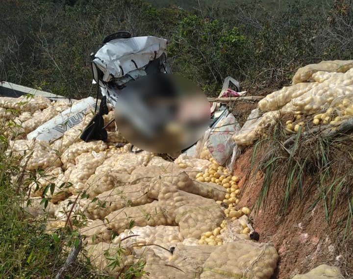 Caminhoneiro morre em grave acidente na Ba-142, trecho entre Ibicoara e Barra da Estiva