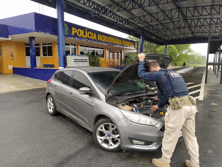 PRF recupera em Vitória da Conquista carro roubado na capital baiana