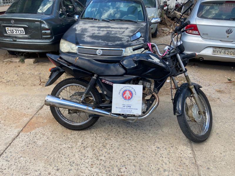 Moto é recuperada pela Polícia Militar durante ronda no bairro Brisas II em Brumado