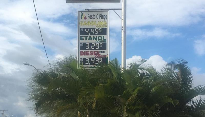 Preço da gasolina já chega a R$ 3,96 em Salvador, enquanto é vendida quase 1 real mais cara em Brumado