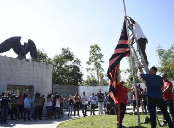 Flamengo negocia indenização com 26 famílias envolvidas em tragédia no CT