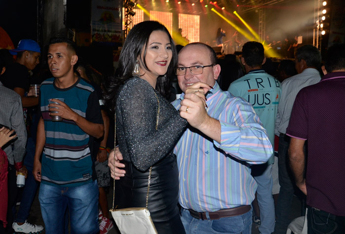 Presidente Jânio Quadros: Público lota praça para curtir o terceiro dia do Arraiá Show de Bola