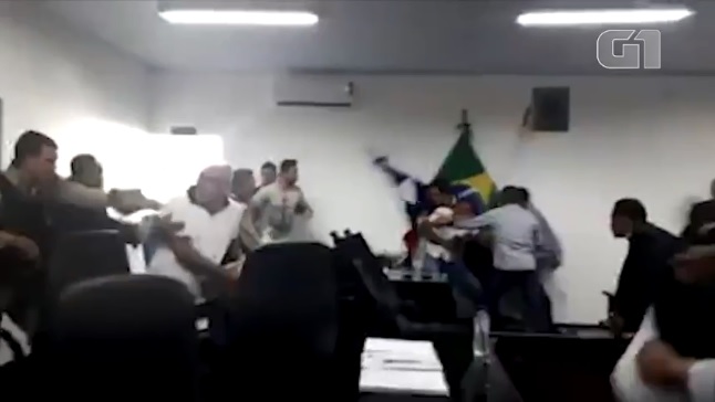 Seis vereadores têm mandatos cassados após pancadaria em Câmara de Vereadores na Bahia