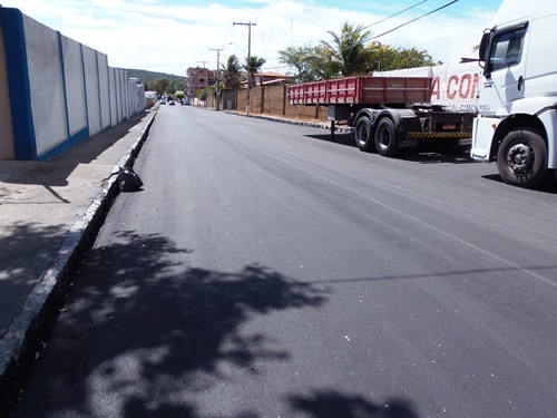 Rua Rio de Contas: Recuperação asfáltica chega ao final