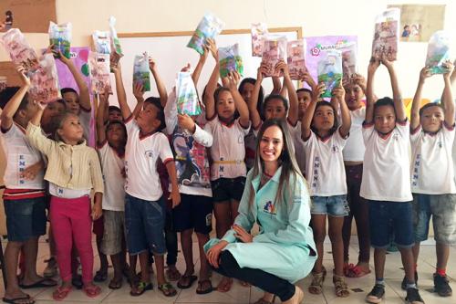 Programa Saúde na Escola entrega de kits do projeto “Sorriso Brilhante da Colgate”