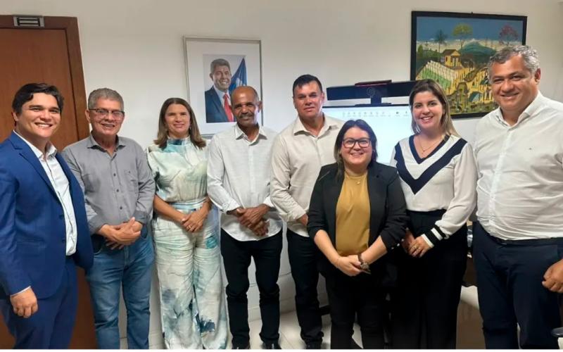 PREFEITA BRAULINA E VEREADORES ARTICULAM EM SALVADOR INVESTIMENTOS PARA GARANTIR ÁGUA E QUALIDADE DE VIDA EM ARACATU