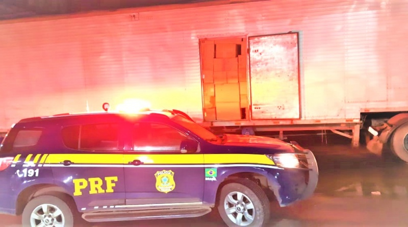 Vitória da Conquista: PRF apreende mais de 12.000 pares de tênis falsificados que seriam comercializados em Feira de Santana 