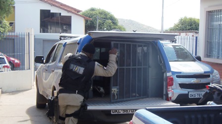 Policia Militar age rápido e prende bandido que assaltou farmácia no centro da cidade
