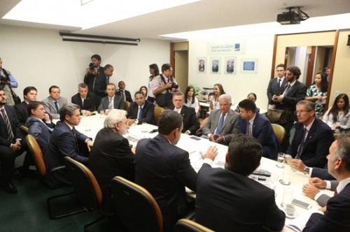 Comissão se reúne para votar parecer sobre impeachment nesta segunda