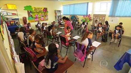 Licínio de Almeida: Alunos deixam rede particular para estudar em escola pública