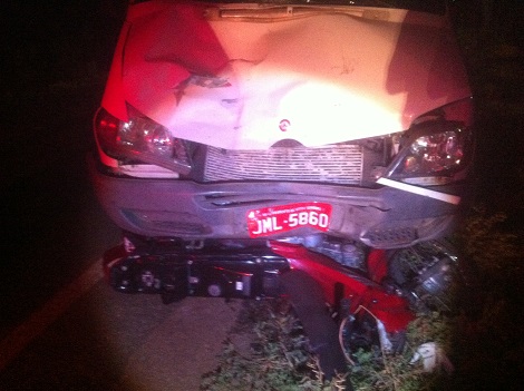 Mulher morre em acidente de moto e homem fica em estado grave