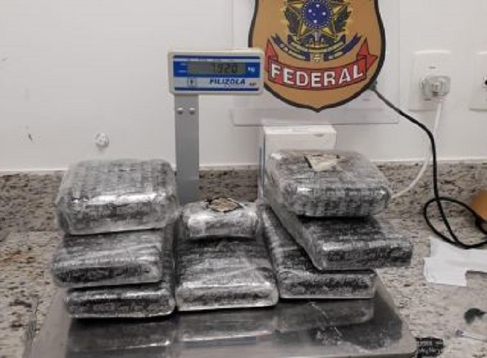 Com quase 8 kg de cocaína na mala mulher é flagrada no aeroporto de Salvador
