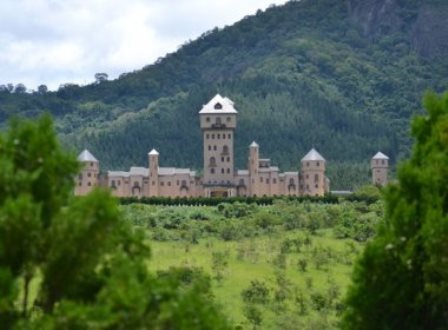 Minas Gerais: Por R$ 40 milhões, deputado põe castelo à venda