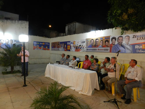 Candidato Zé Ribeiro intensifica campanha e se reúne com Waldenor Pereira na residência do casal Pereira Santos