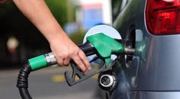 Petrobras reduz preço da gasolina em 1,23% nas refinarias