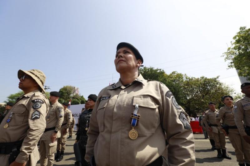 Polícia Militar da Bahia condecora 210 policiais por bravura e dedicação