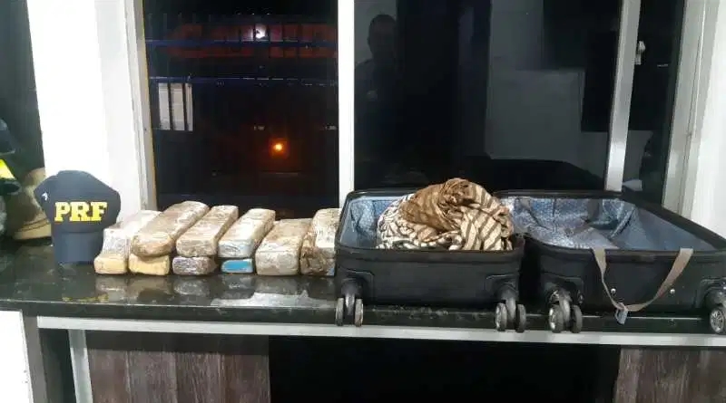 Jovem de 19 anos é detida com grande quantidade de maconha em ônibus interestadual