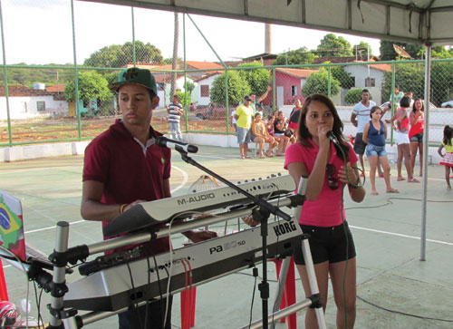 Moradores do Bairro Dr.Juracy participam de bingo beneficente
