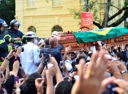 Corpo de Eduardo Campos é sepultado no Cemitério de Santo Amaro