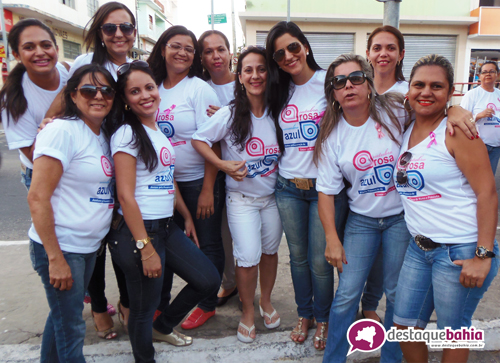 Outubro Rosa mobiliza diversas pesssoas em caminhada contra o câncer de mama