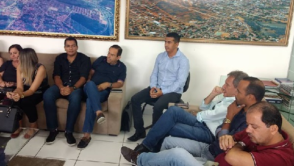 Prefeito de Guajeru, Gil Rocha participa da reunião que definiu Brumado sede da Policlínica Regional 