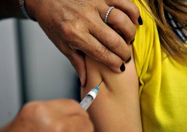 Produção de vacina contra febre amarela deve dobrar no país
