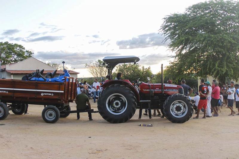 Rio do Antônio: André Berkovitz entrega mais uma mecanização agrícola
