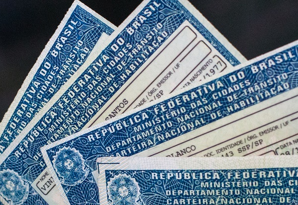 Solicitação de segunda via de CRLV deve ser feita até hoje, 28