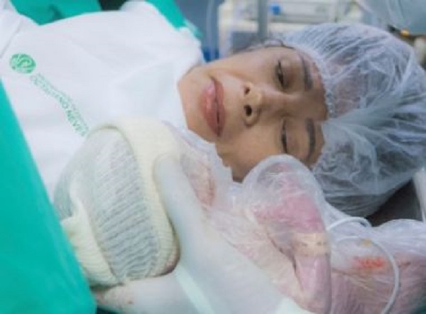 Brasileira dá à luz primeira filha aos 64 anos